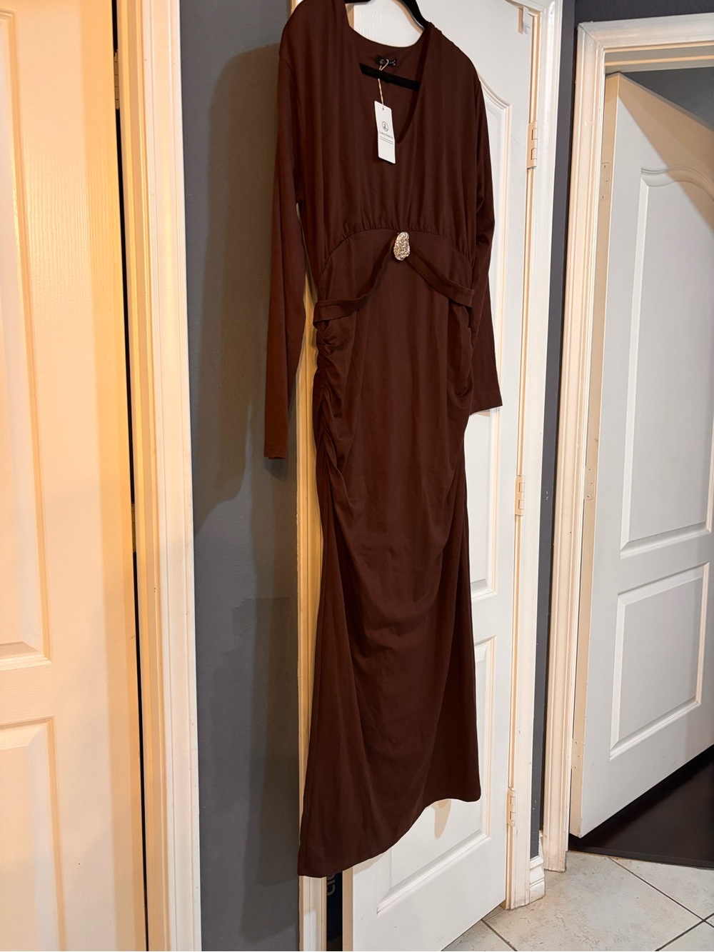 Elegant Chocolate Brown Long-Sleeve Maxi Dress with Center Accent